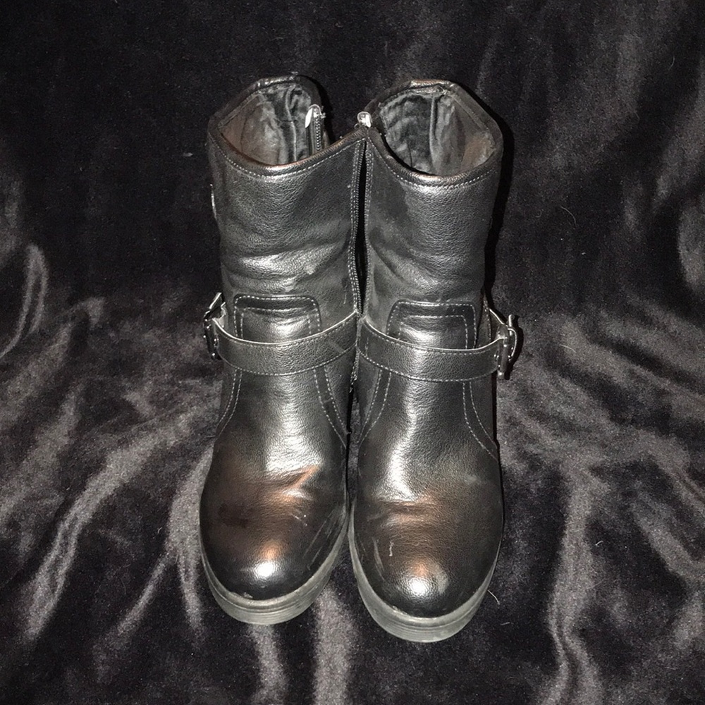 Boots - Picture 2 of 5